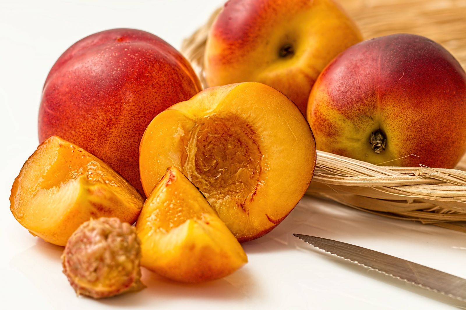 Grilled peaches and nectarines - Image by Steve Buissinne from Pixabay